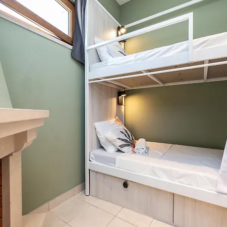 Walk In Airport Hostel FAO