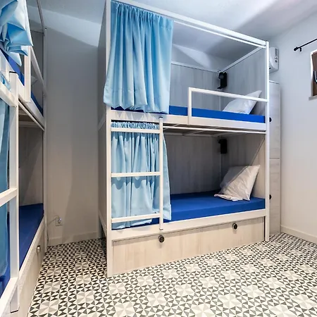 Hostel Walk In Airport