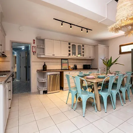 Walk In Airport Hostel Faro