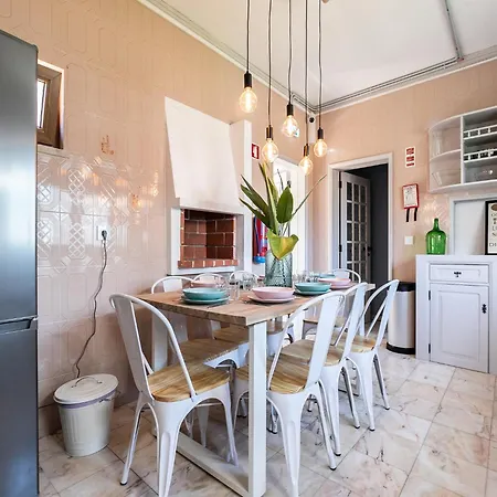 Walk In Airport Hostel