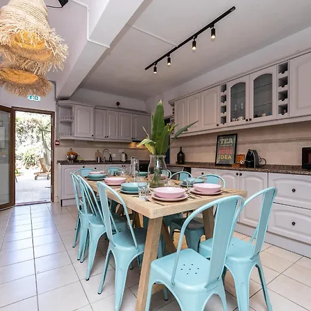 Hostel Walk In Airport