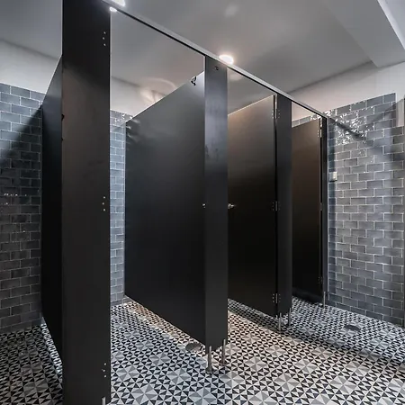 Hostel Walk In Airport