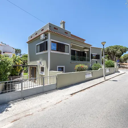 Walk In Airport Hostel