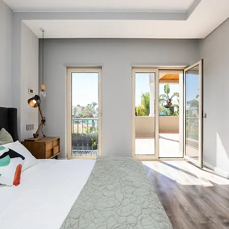 Walk In Airport Hostel *