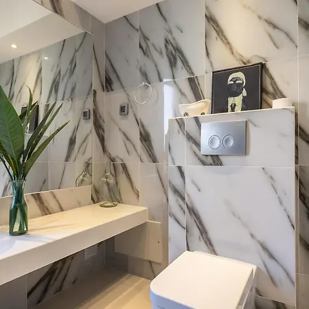 Walk In Airport Faro