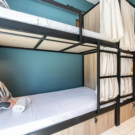 Walk In Airport Hostel