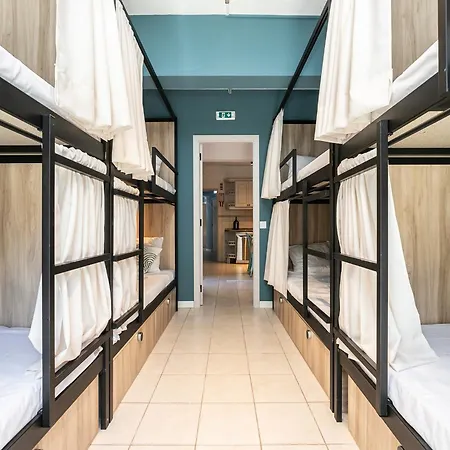 Walk In Airport Hostel *