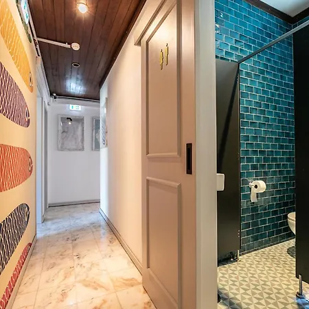 Walk In Airport Faro