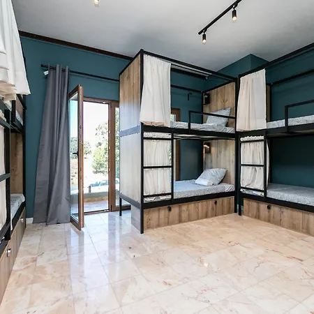 Vandrarhem Walk In Airport *