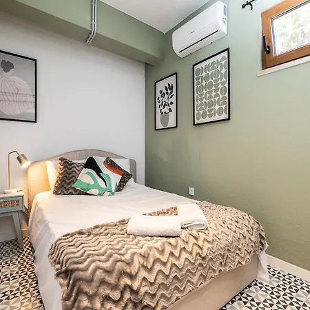 Walk In Airport Faro