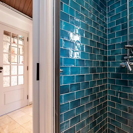 Walk In Airport Hostel