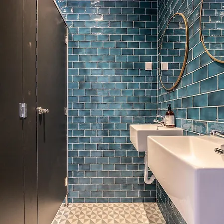 Walk In Airport Vandrarhem Faro