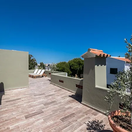 Walk In Airport Hostel *