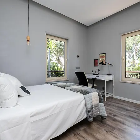 Walk In Airport Faro