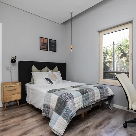 Walk In Airport Hostel Φάρο