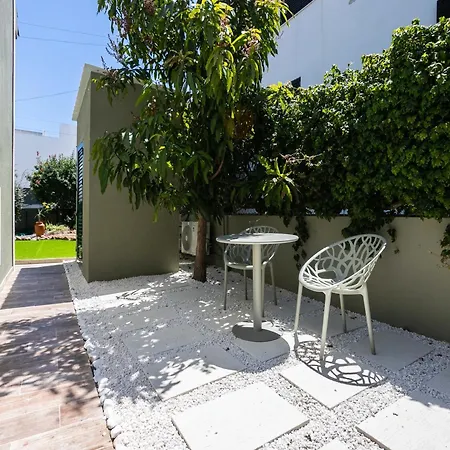 Walk In Airport Hostel Φάρο
