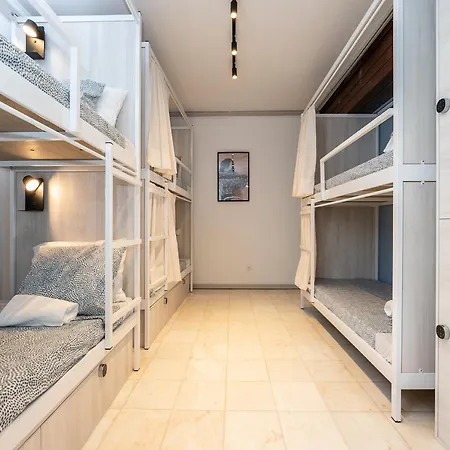 Walk In Airport Hostel
