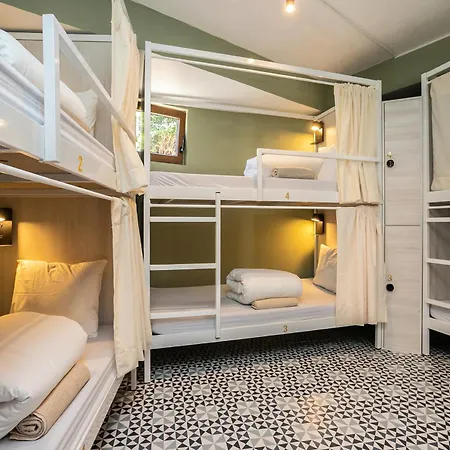 Walk In Airport Hostel