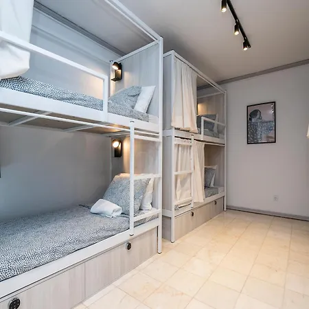 Hostal Walk In Airport